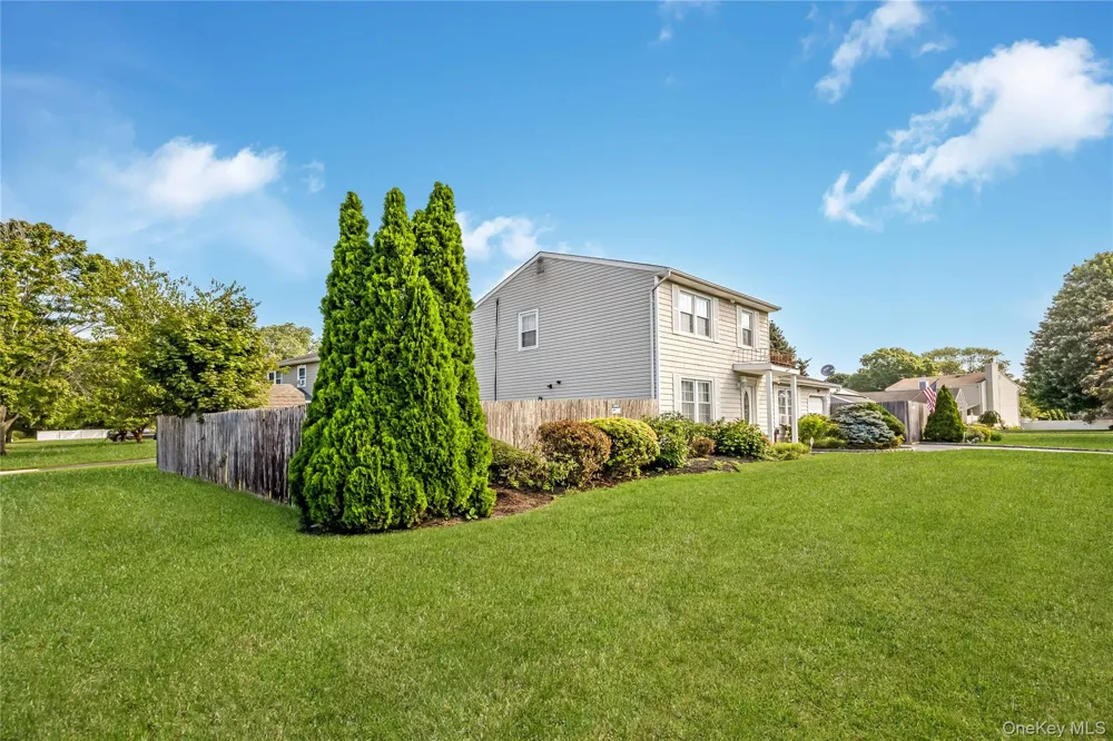 11 Shade Tree Lane East Patchogue, NY 11772