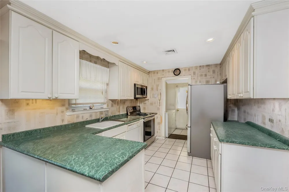 11 Shade Tree Lane East Patchogue, NY 11772