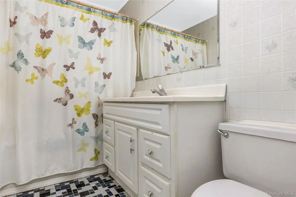 11 Shade Tree Lane East Patchogue, NY 11772