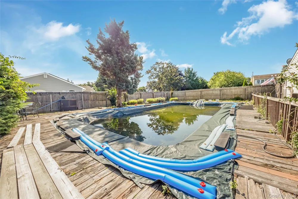 11 Shade Tree Lane East Patchogue, NY 11772
