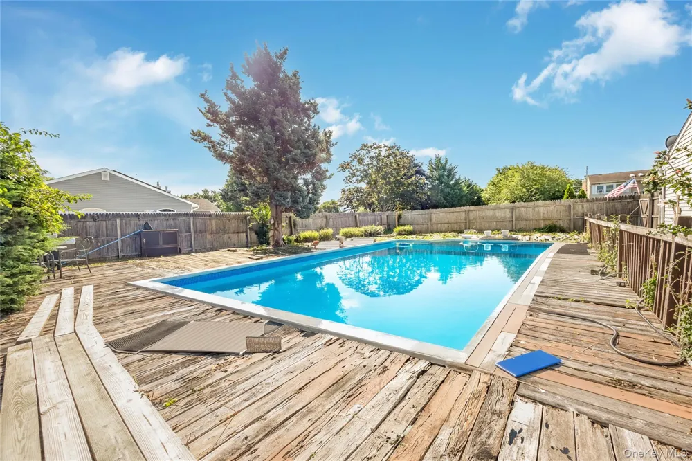 11 Shade Tree Lane East Patchogue, NY 11772