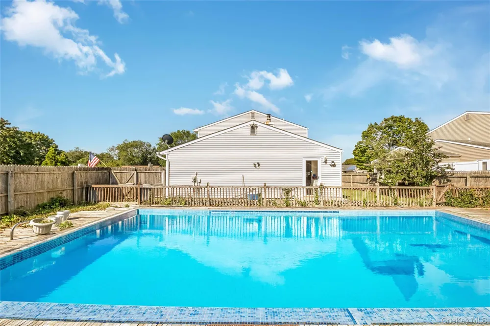 11 Shade Tree Lane East Patchogue, NY 11772