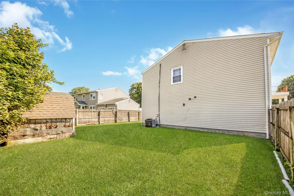 11 Shade Tree Lane East Patchogue, NY 11772