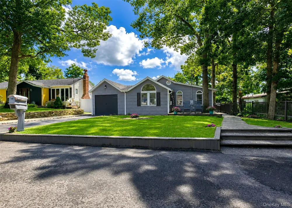 18 Oceanview Avenue Farmingville, NY 11738