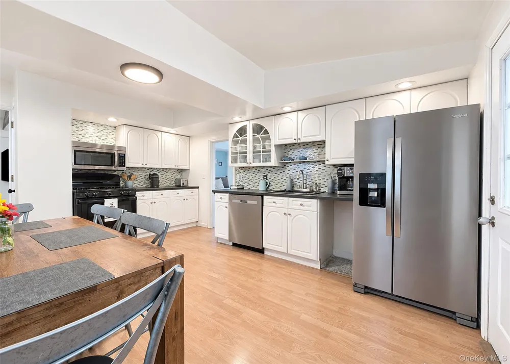 18 Oceanview Avenue Farmingville, NY 11738