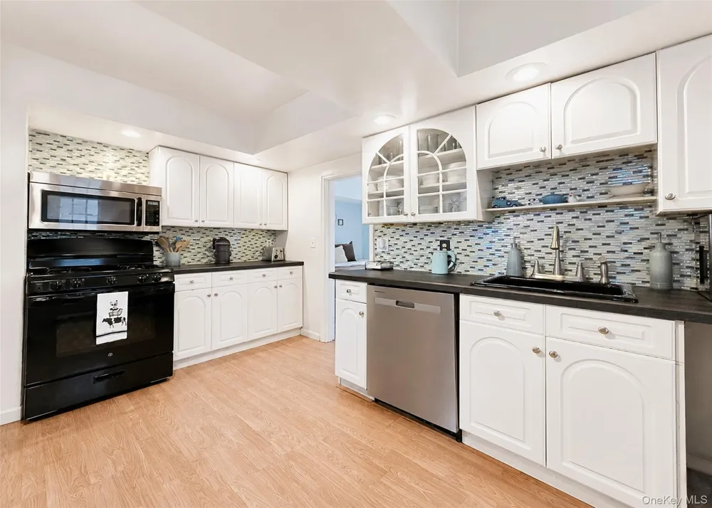 18 Oceanview Avenue Farmingville, NY 11738