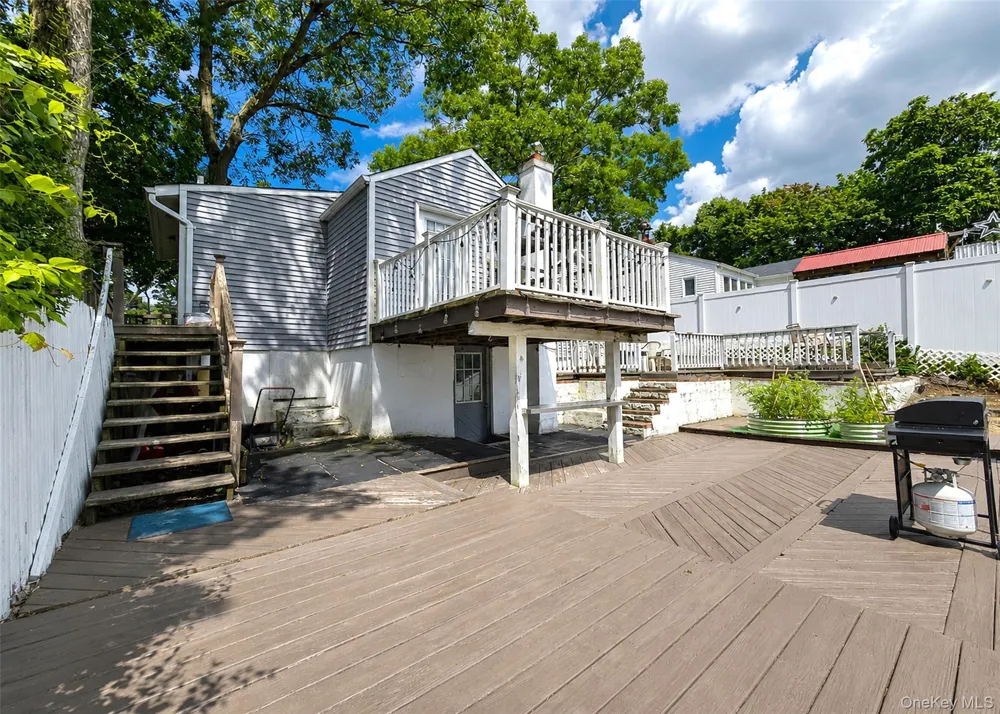 18 Oceanview Avenue Farmingville, NY 11738