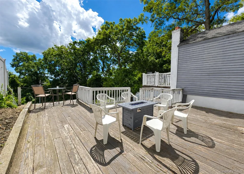 18 Oceanview Avenue Farmingville, NY 11738