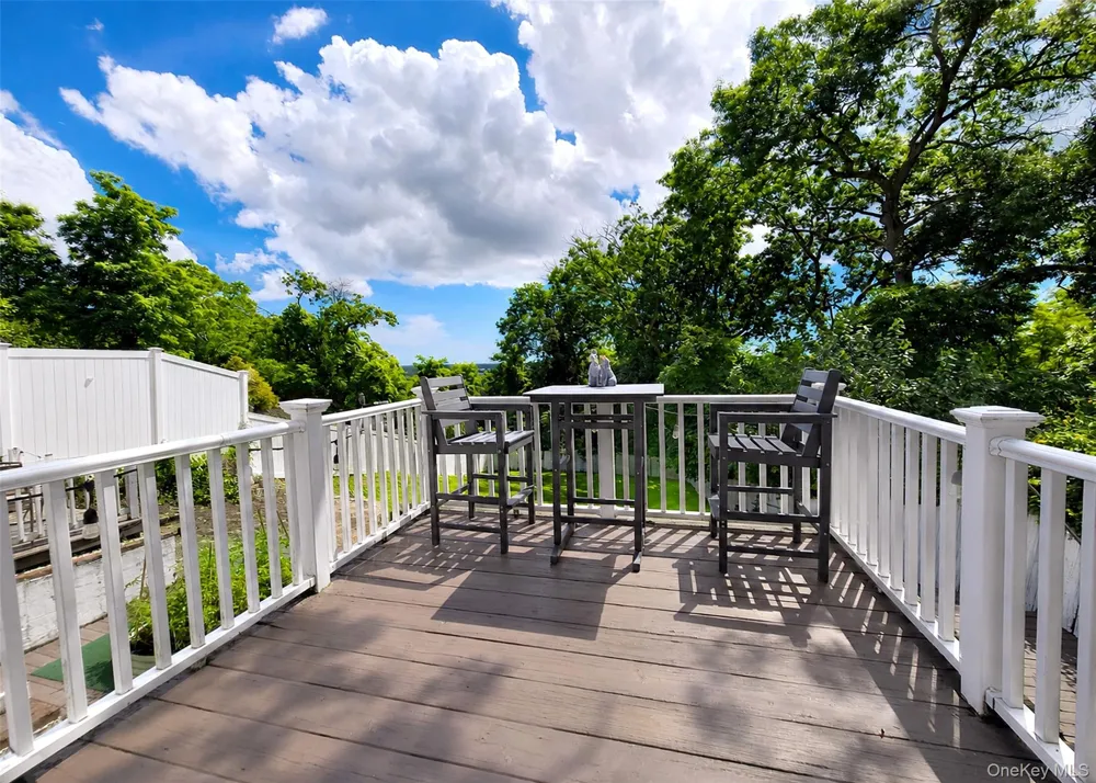18 Oceanview Avenue Farmingville, NY 11738