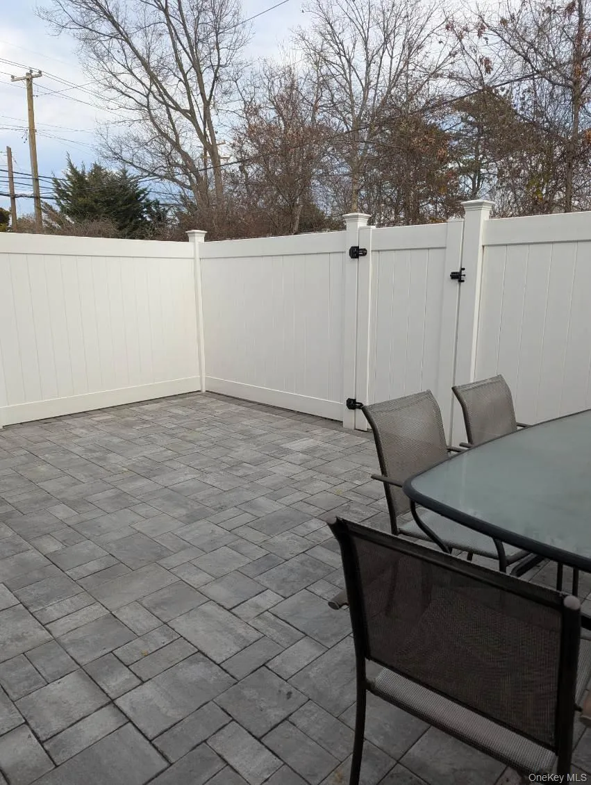 1735 North Gardiner Drive North Gardiner drive #25B Bay Shore, NY 11706