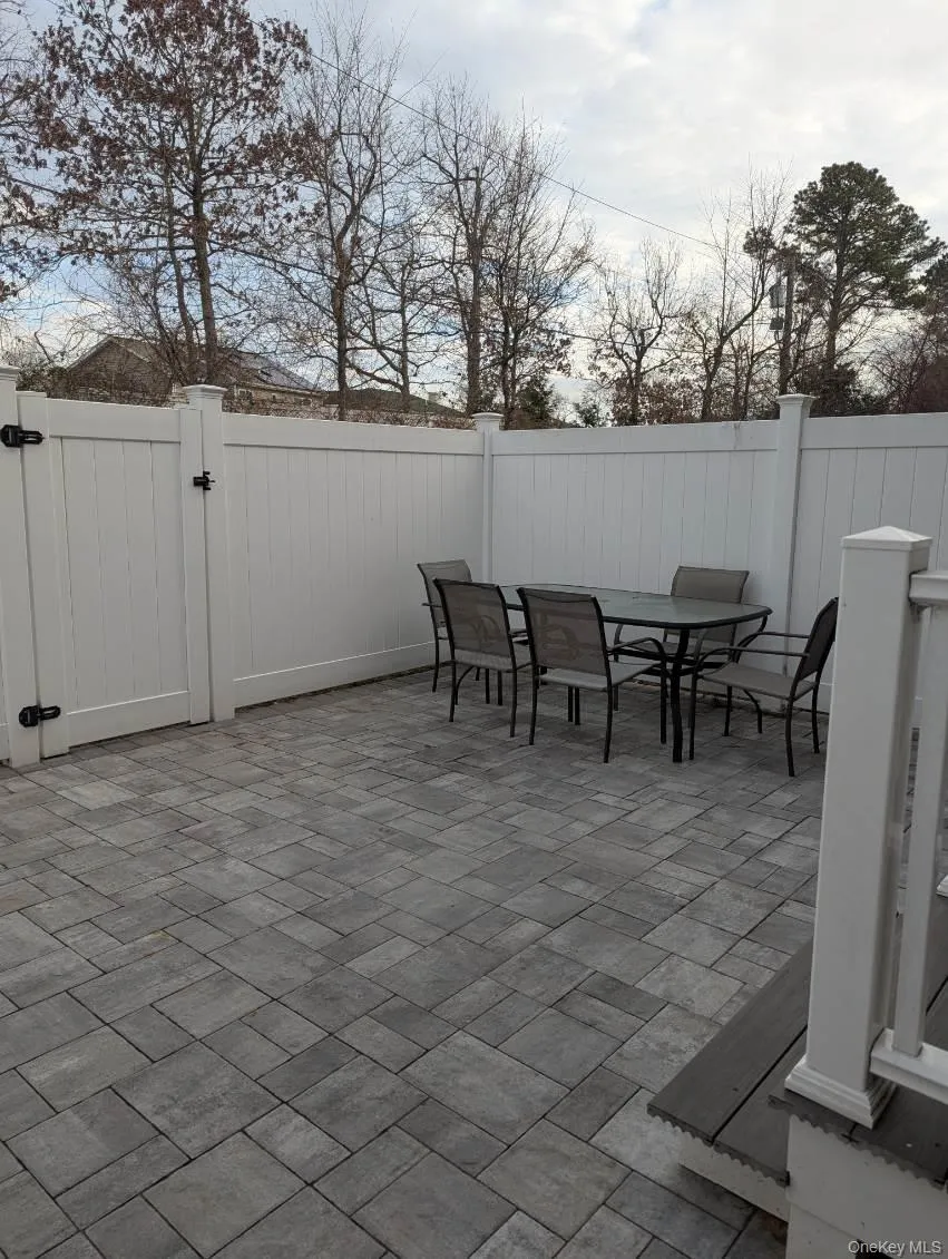 1735 North Gardiner Drive North Gardiner drive #25B Bay Shore, NY 11706