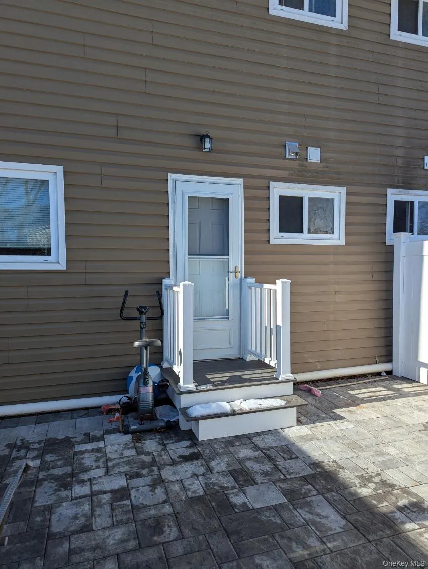 1735 North Gardiner Drive North Gardiner drive #25B Bay Shore, NY 11706