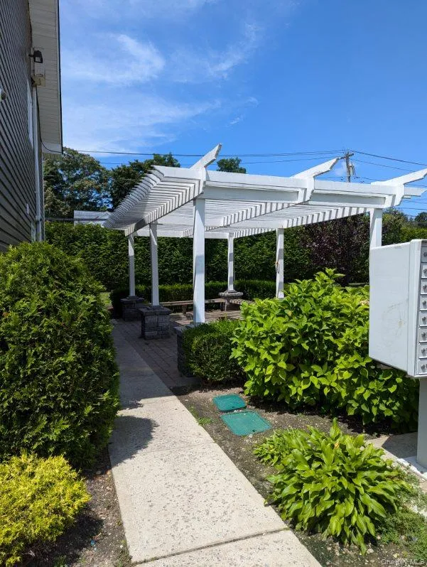 1735 North Gardiner Drive North Gardiner drive #25B Bay Shore, NY 11706