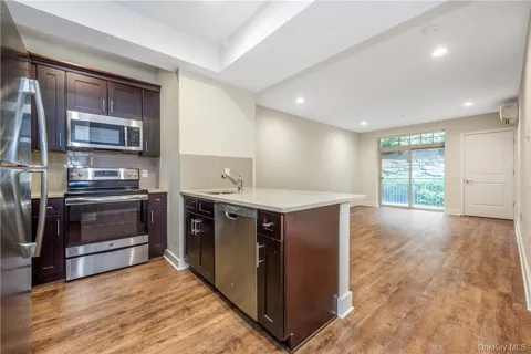 40 Jackson Avenue #3D