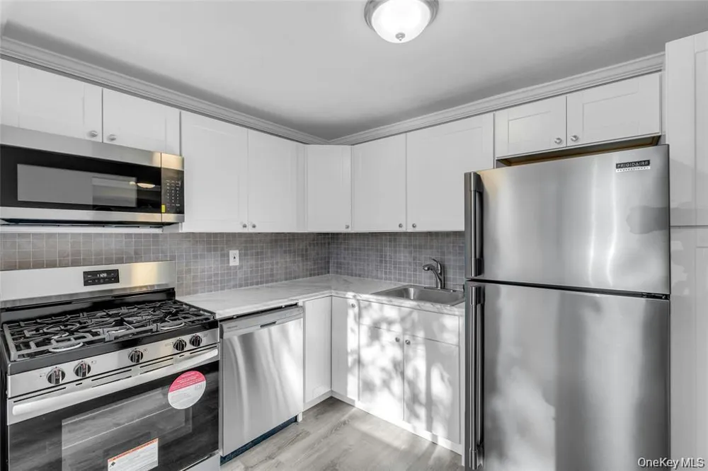 99 Newbrook Lane #99 Bay Shore, NY 11706