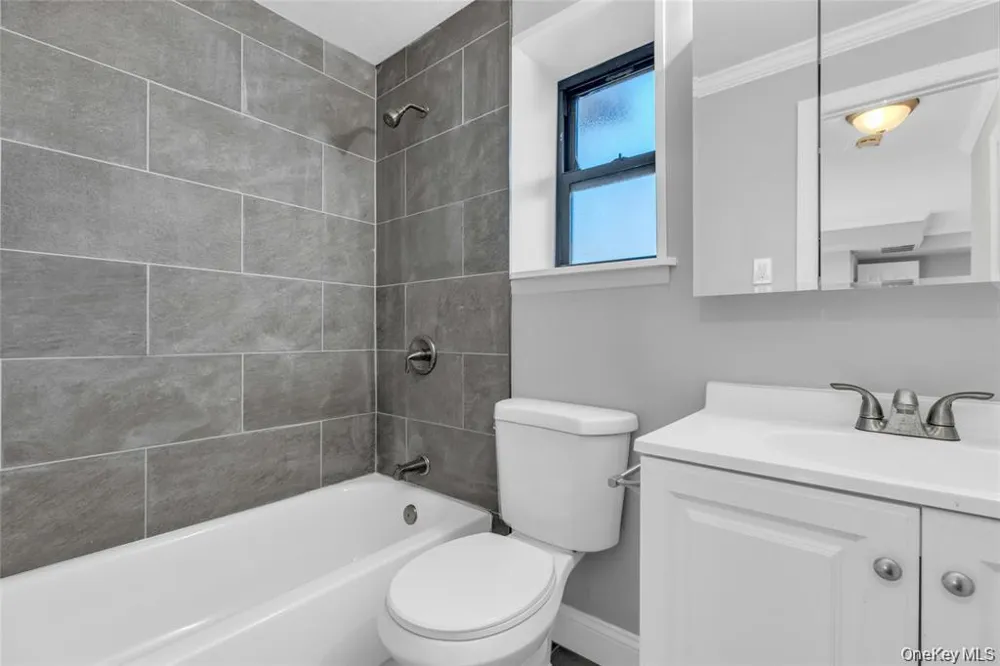 99 Newbrook Lane #99 Bay Shore, NY 11706