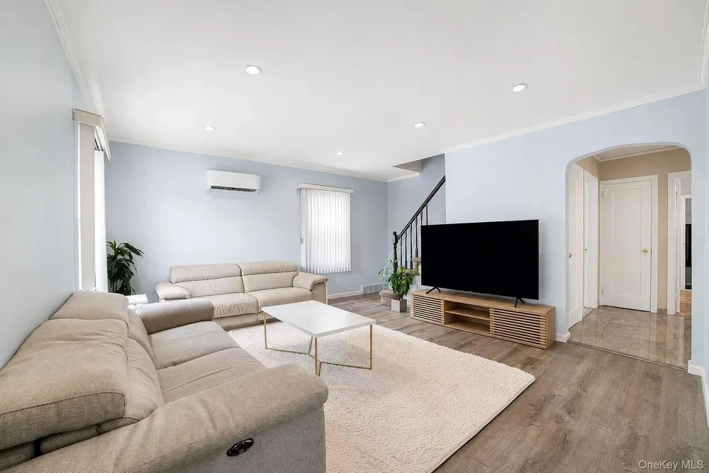 1042 7th Street New Hyde Park, NY 11040