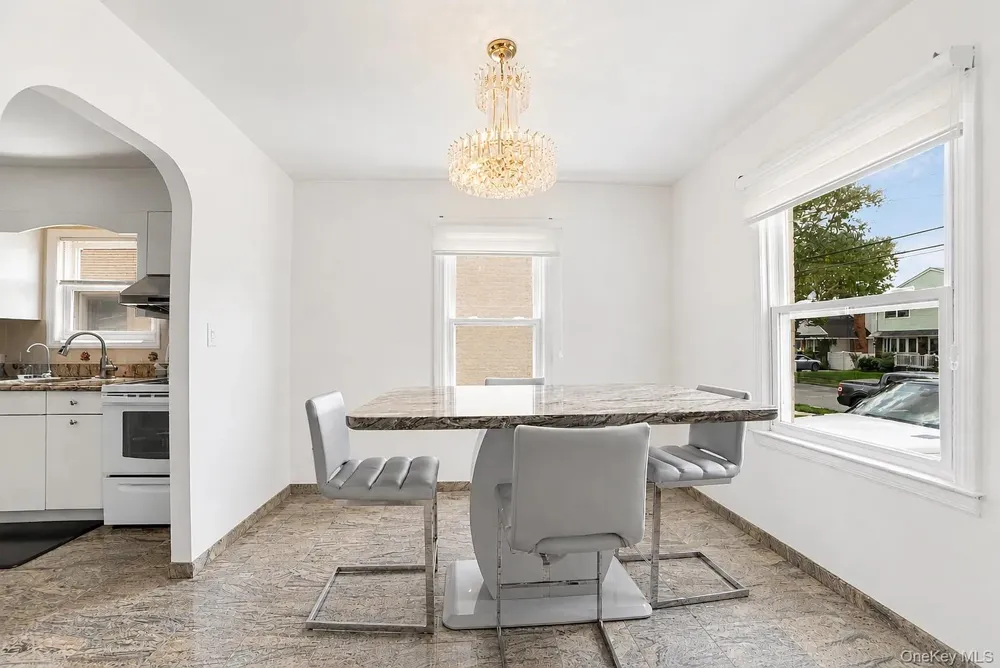 1042 7th Street New Hyde Park, NY 11040