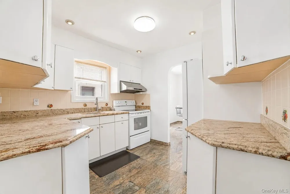 1042 7th Street New Hyde Park, NY 11040