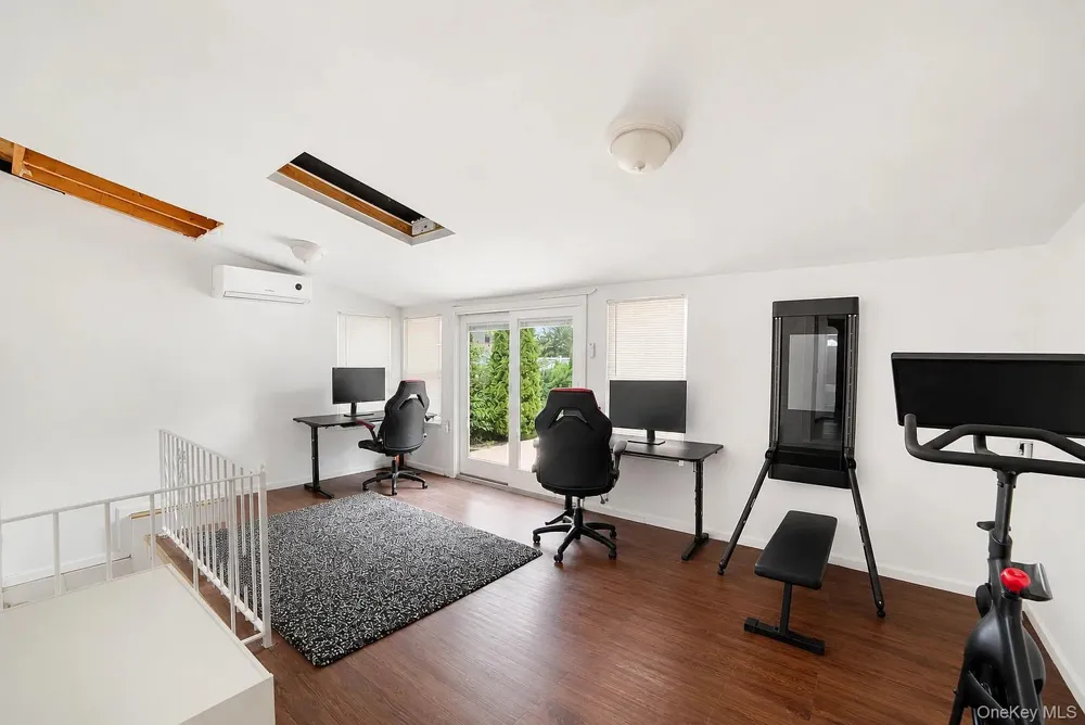 1042 7th Street New Hyde Park, NY 11040