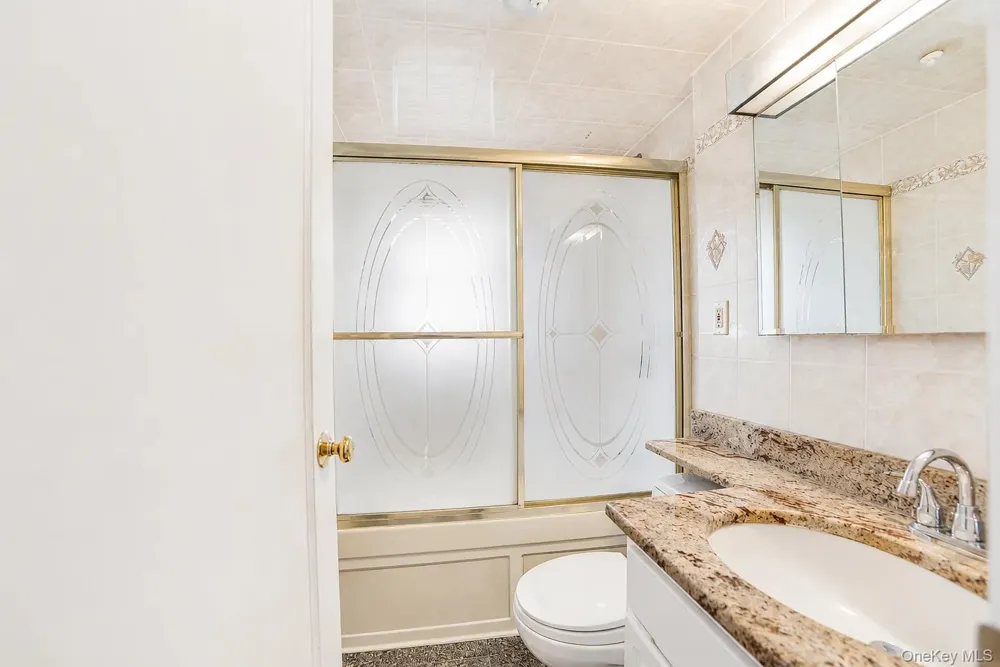 1042 7th Street New Hyde Park, NY 11040
