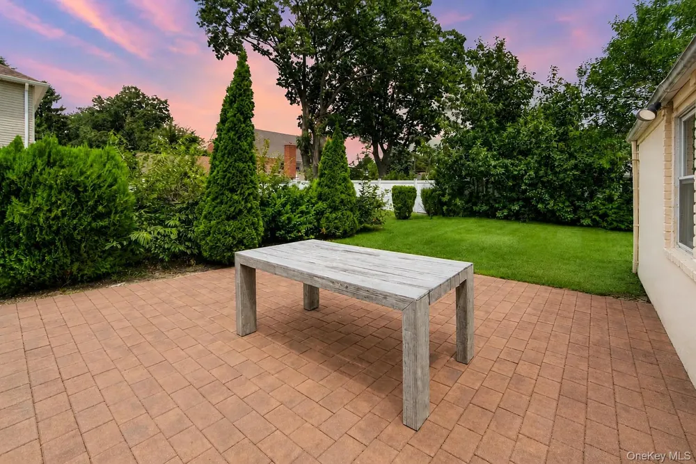 1042 7th Street New Hyde Park, NY 11040