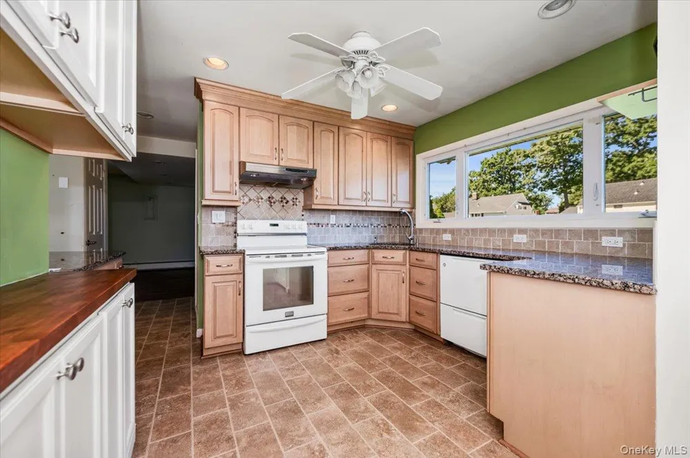 162 Twin Lane Wantagh, NY 11793