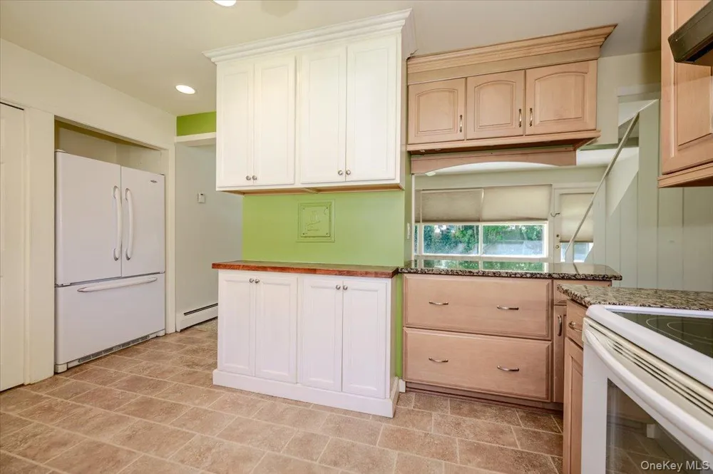 162 Twin Lane Wantagh, NY 11793