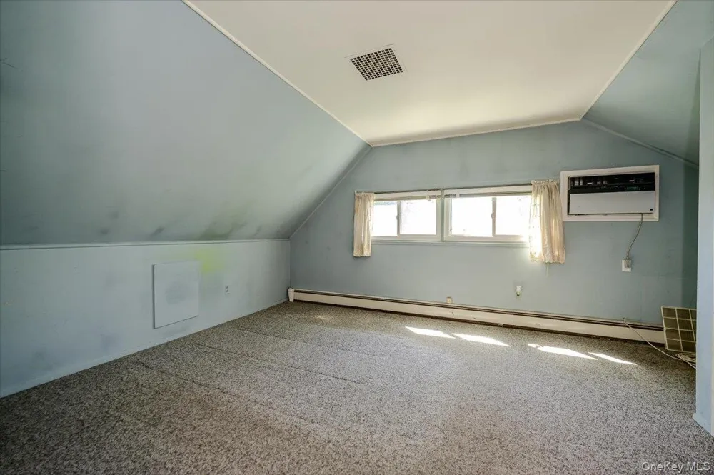 162 Twin Lane Wantagh, NY 11793