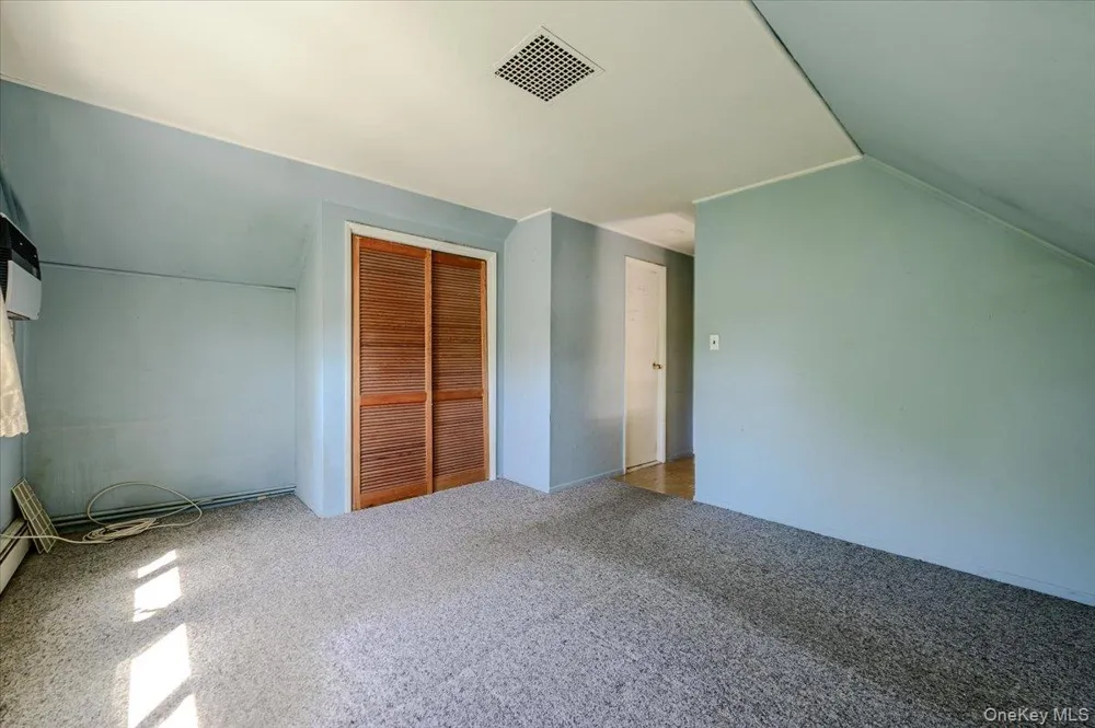 162 Twin Lane Wantagh, NY 11793