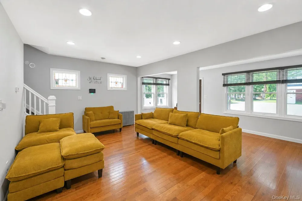 112-38 200th Street Saint Albans, NY 11412