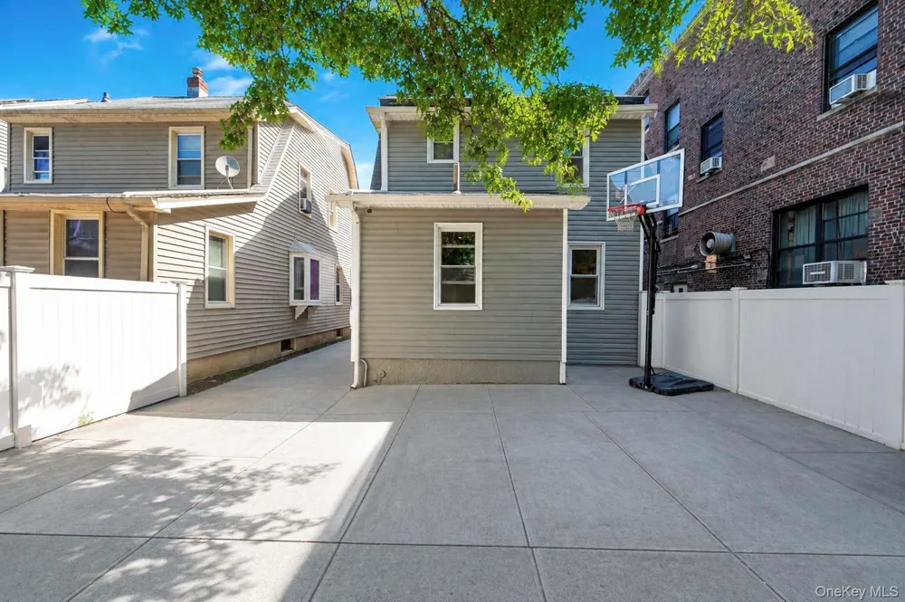 112-38 200th Street Saint Albans, NY 11412