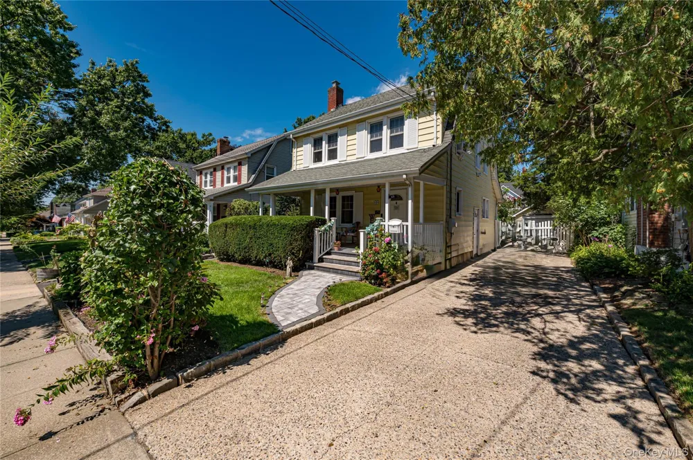 69 Bar Beach Road Port Washington, NY 11050