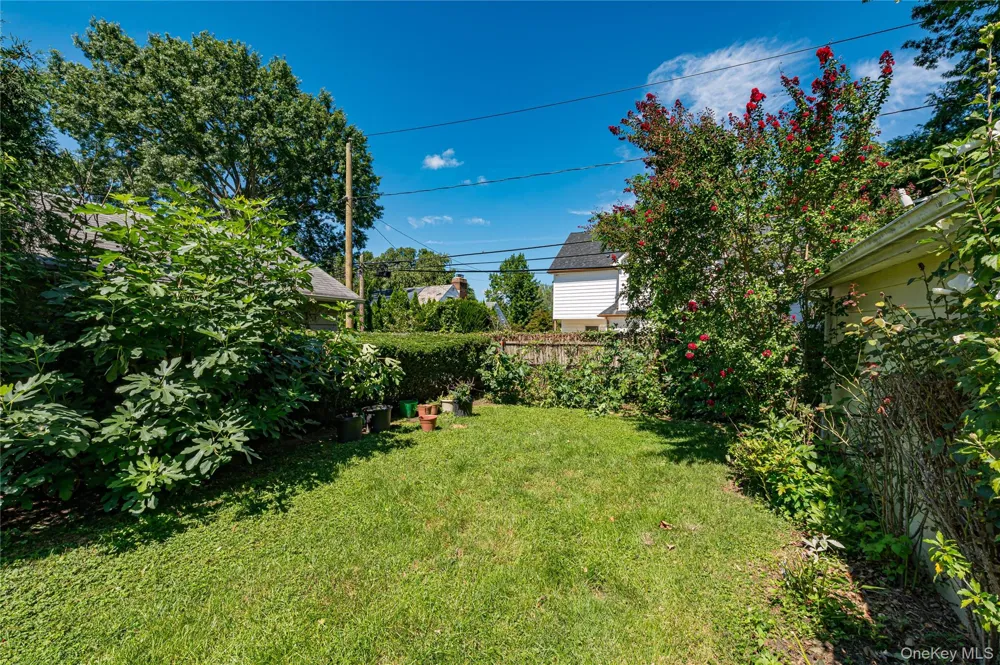 69 Bar Beach Road Port Washington, NY 11050