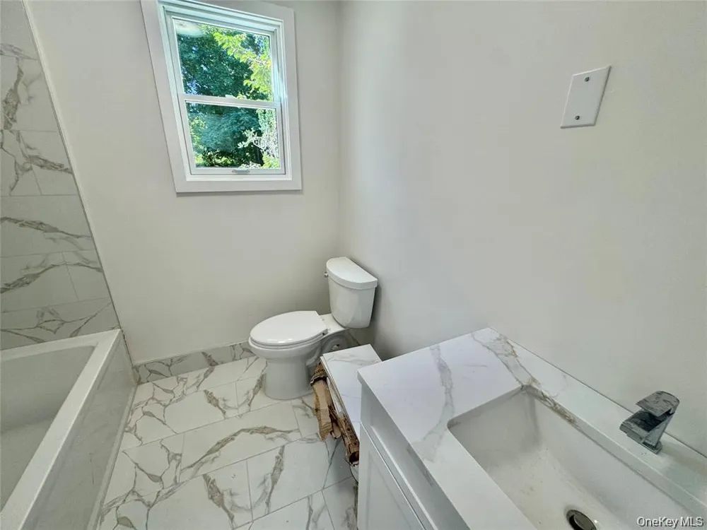 98 Steamboat Road Great Neck, NY 11024
