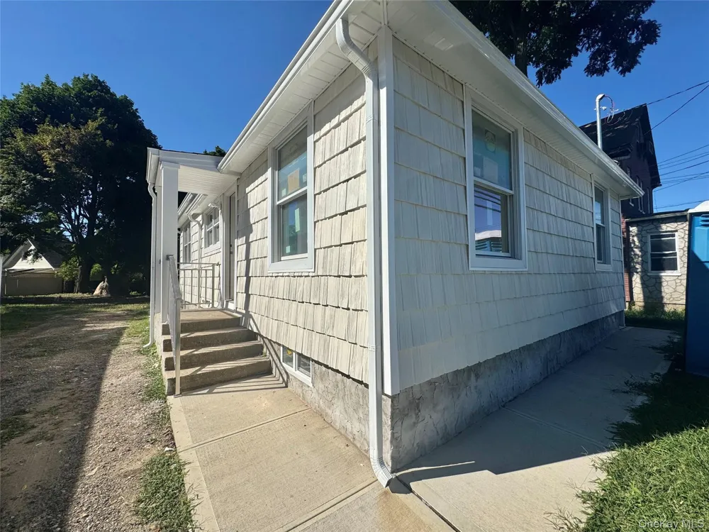 98 Steamboat Road Great Neck, NY 11024