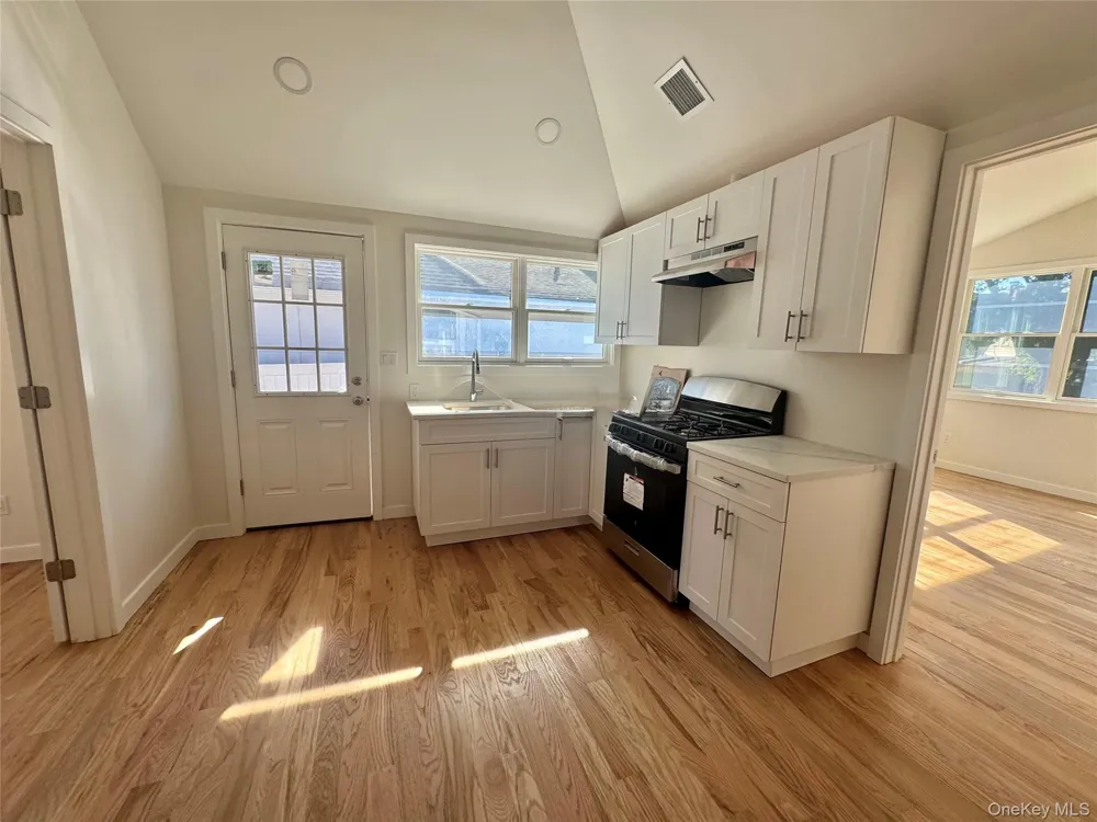98 Steamboat Road Great Neck, NY 11024