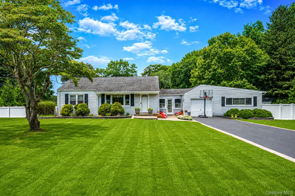 19 Ridgeley Road Smithtown, NY 11787