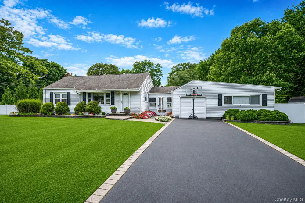 19 Ridgeley Road Smithtown, NY 11787