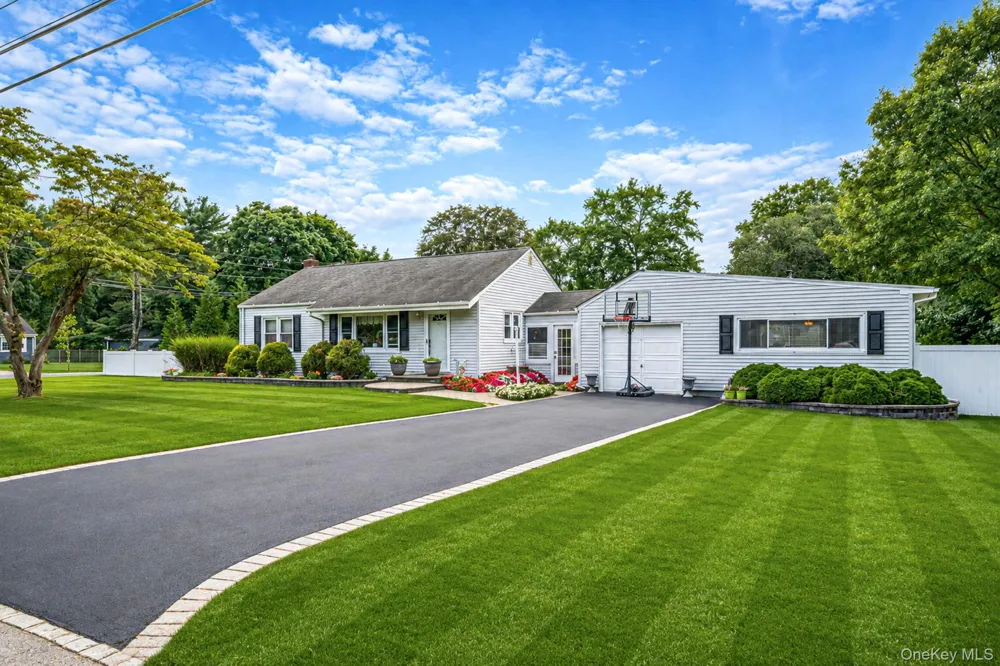 19 Ridgeley Road Smithtown, NY 11787