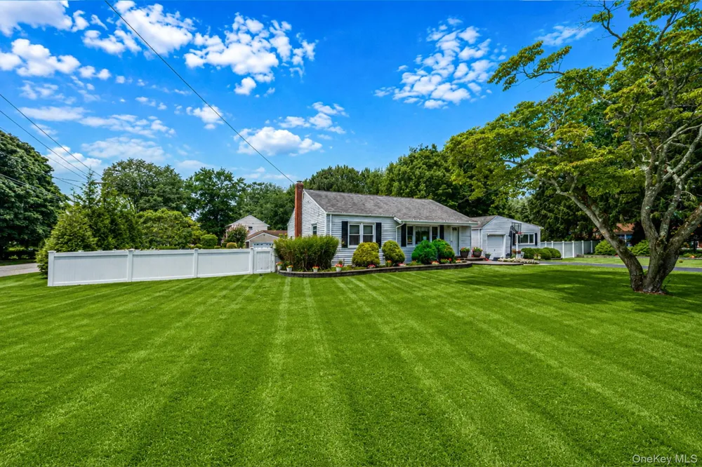 19 Ridgeley Road Smithtown, NY 11787