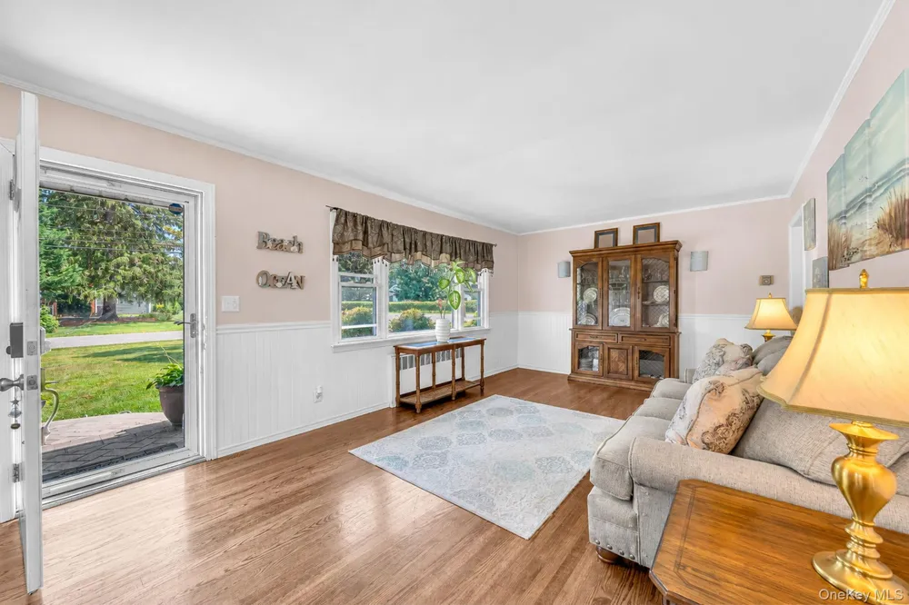 19 Ridgeley Road Smithtown, NY 11787