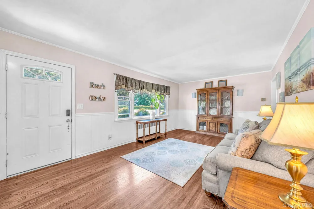 19 Ridgeley Road Smithtown, NY 11787