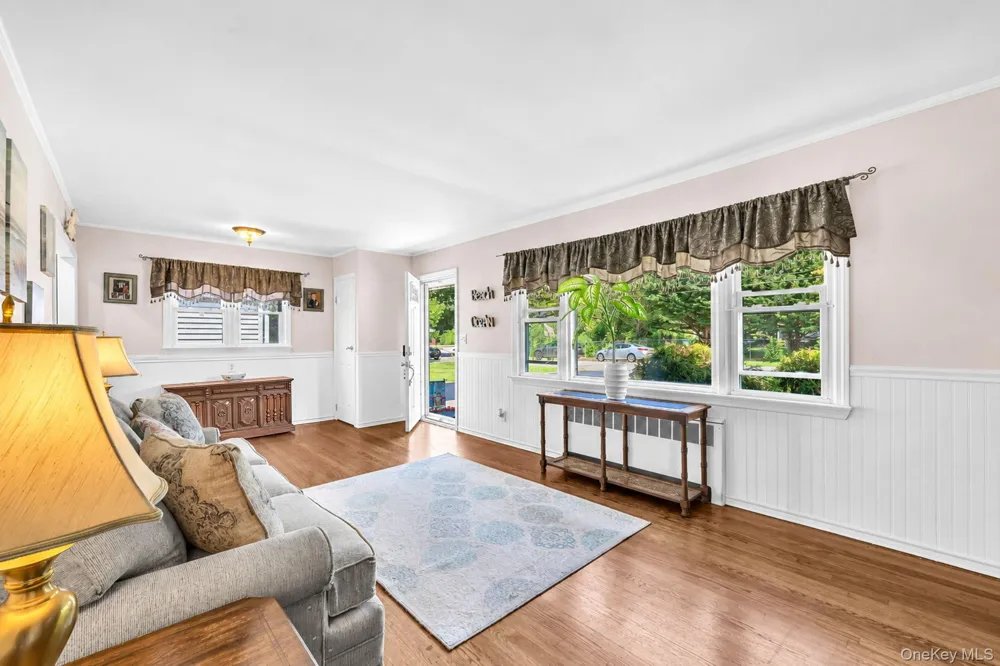 19 Ridgeley Road Smithtown, NY 11787