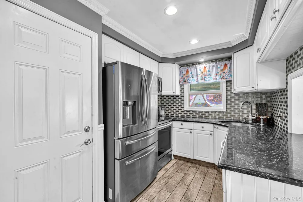 19 Ridgeley Road Smithtown, NY 11787
