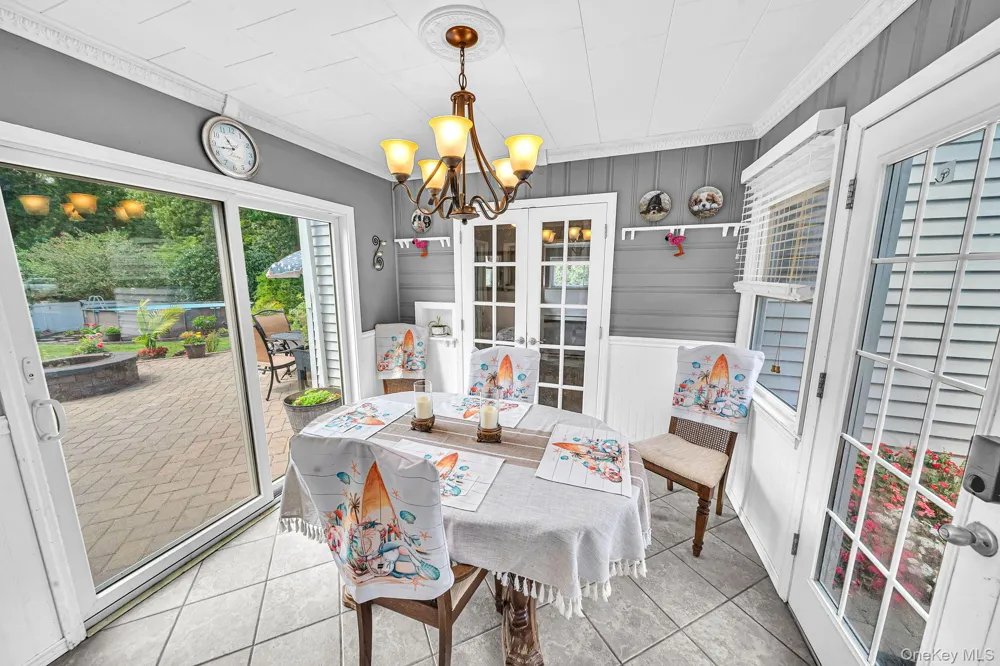 19 Ridgeley Road Smithtown, NY 11787