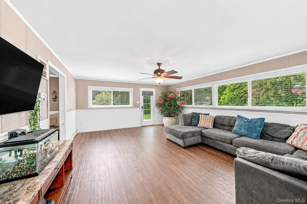19 Ridgeley Road Smithtown, NY 11787