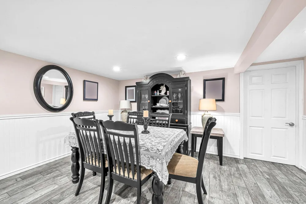19 Ridgeley Road Smithtown, NY 11787