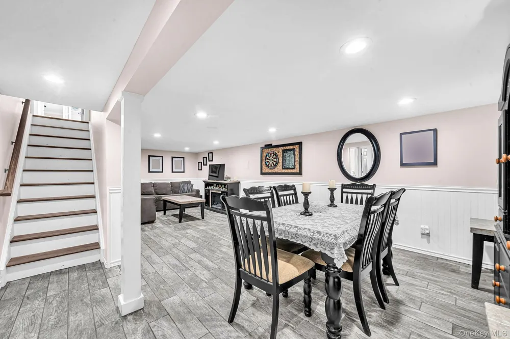 19 Ridgeley Road Smithtown, NY 11787