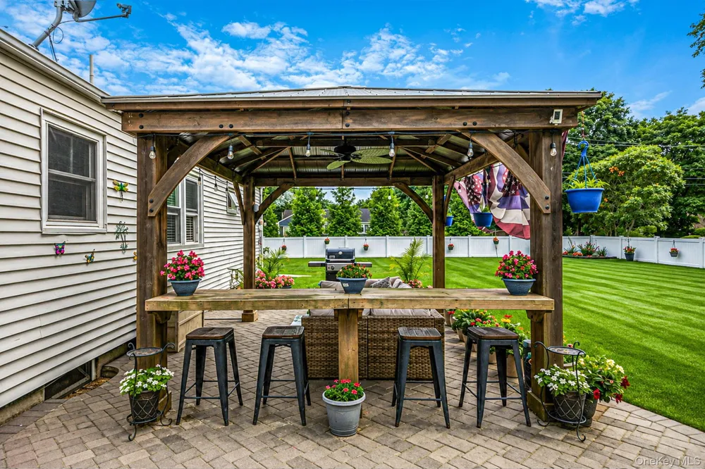 19 Ridgeley Road Smithtown, NY 11787